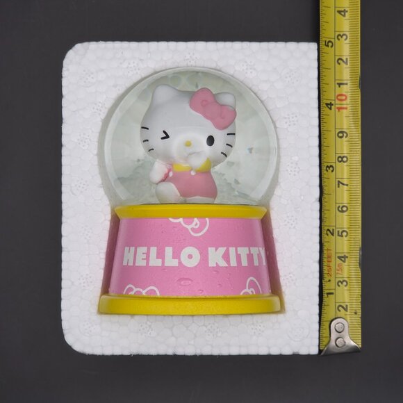 Hello Kitty Friends Mini Snow Globe - Hello Kitty - Picture 2 of 8